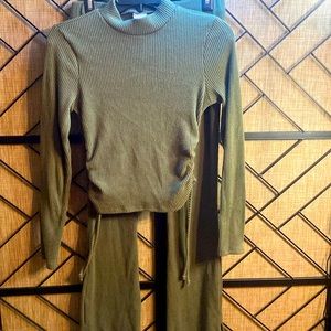 GENTLY USED NO BOUNDARIES 2 PIECE PANTS SET GREEN SIZE M (7-9) GIRLS